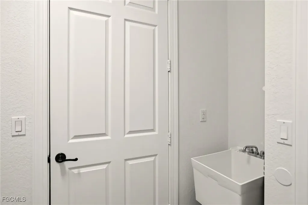 2133 SW 43rd Lane Cape Coral FL 33914