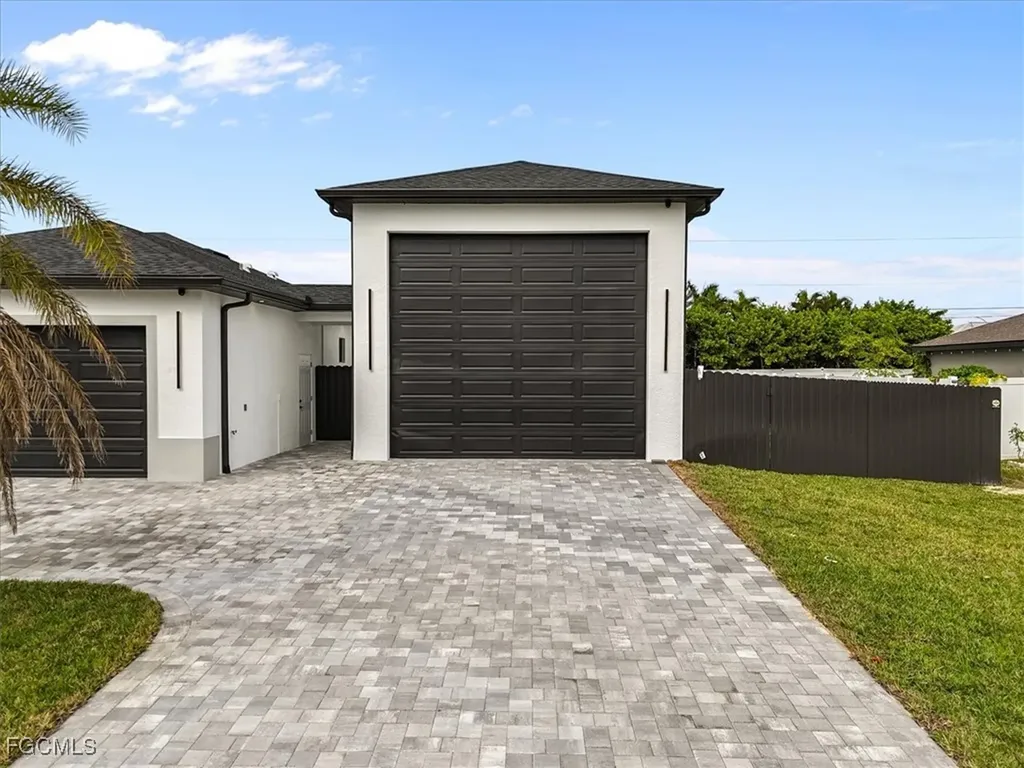 607 NW 7th Street Cape Coral FL 33993