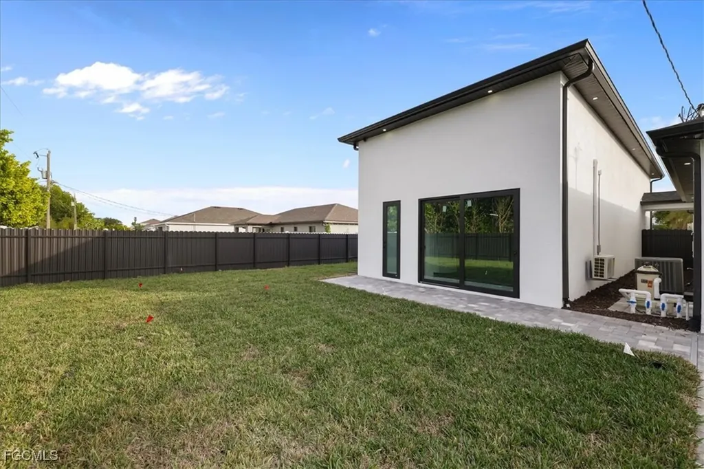 607 NW 7th Street Cape Coral FL 33993