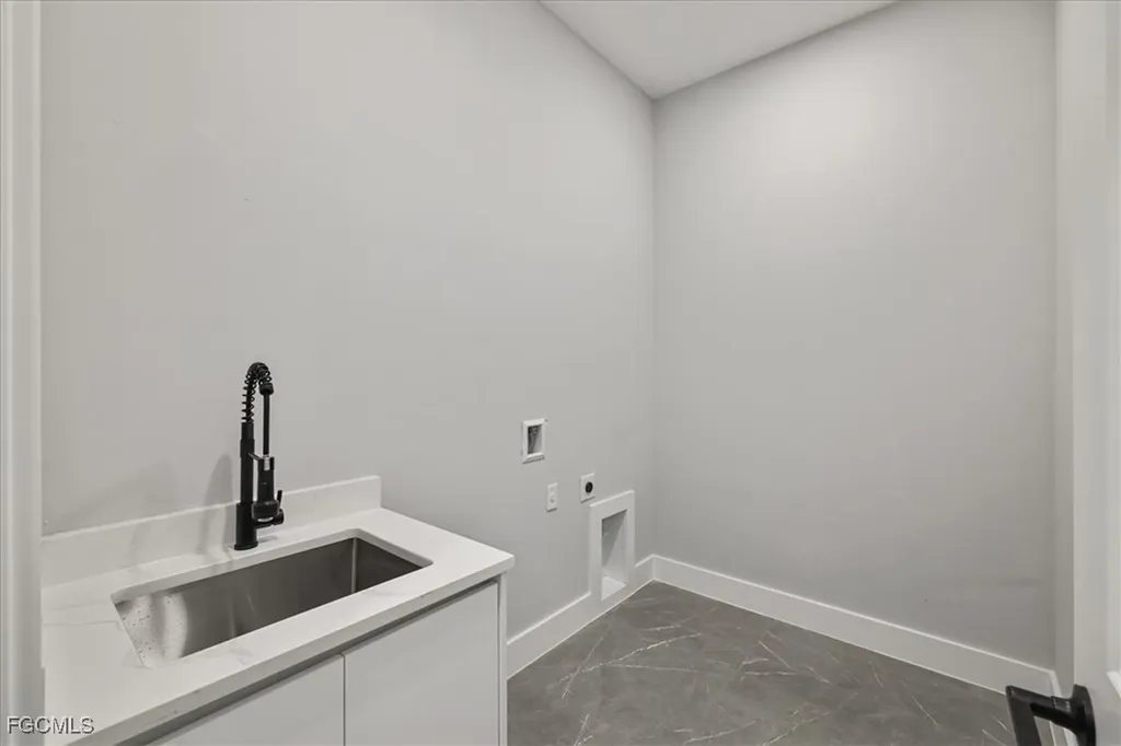 607 NW 7th Street Cape Coral FL 33993