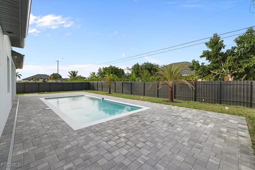 607 NW 7th Street Cape Coral FL 33993