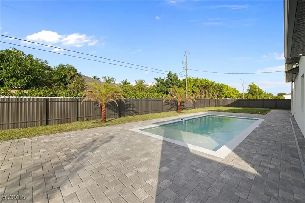 607 NW 7th Street Cape Coral FL 33993