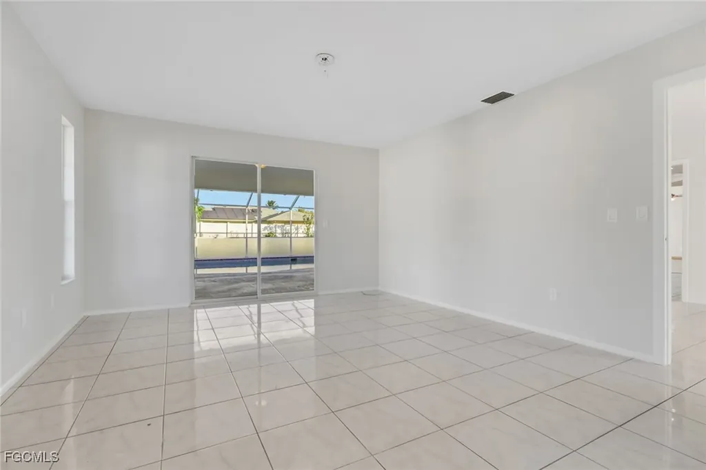 1719 SE 8th Street Cape Coral FL 33990