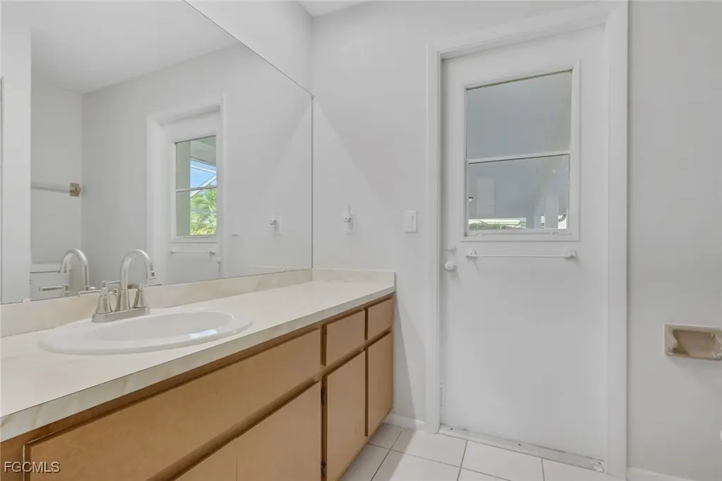 1719 SE 8th Street Cape Coral FL 33990