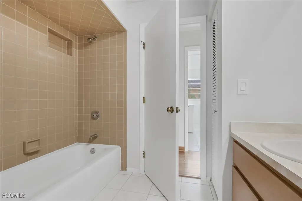 1719 SE 8th Street Cape Coral FL 33990