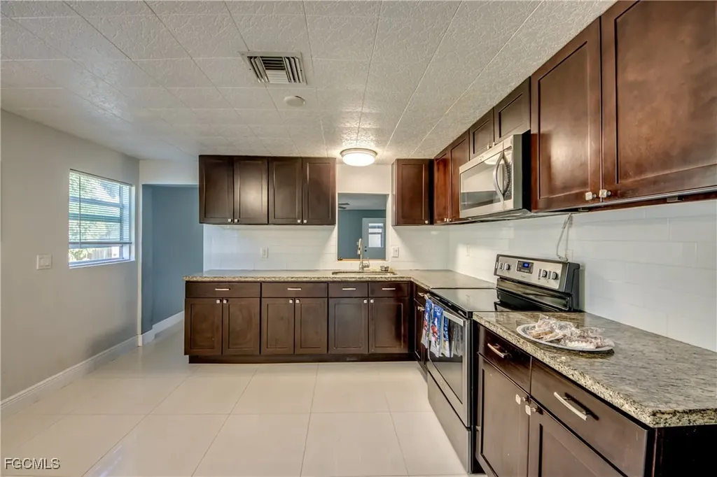 19330 Meredith Road North Fort Myers FL 33917