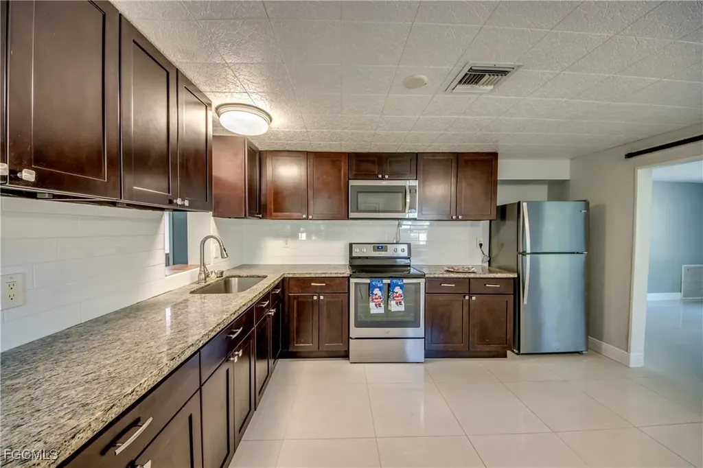 19330 Meredith Road North Fort Myers FL 33917