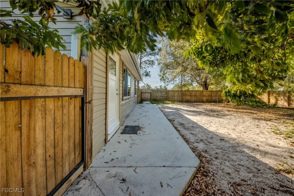 19330 Meredith Road North Fort Myers FL 33917