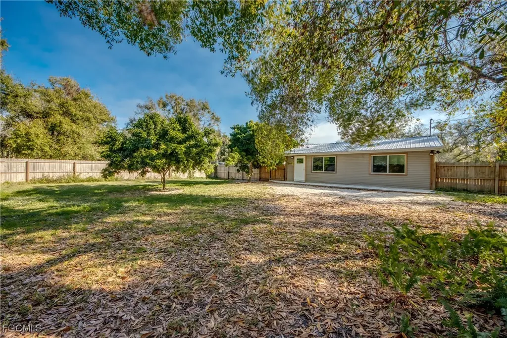 19330 Meredith Road North Fort Myers FL 33917