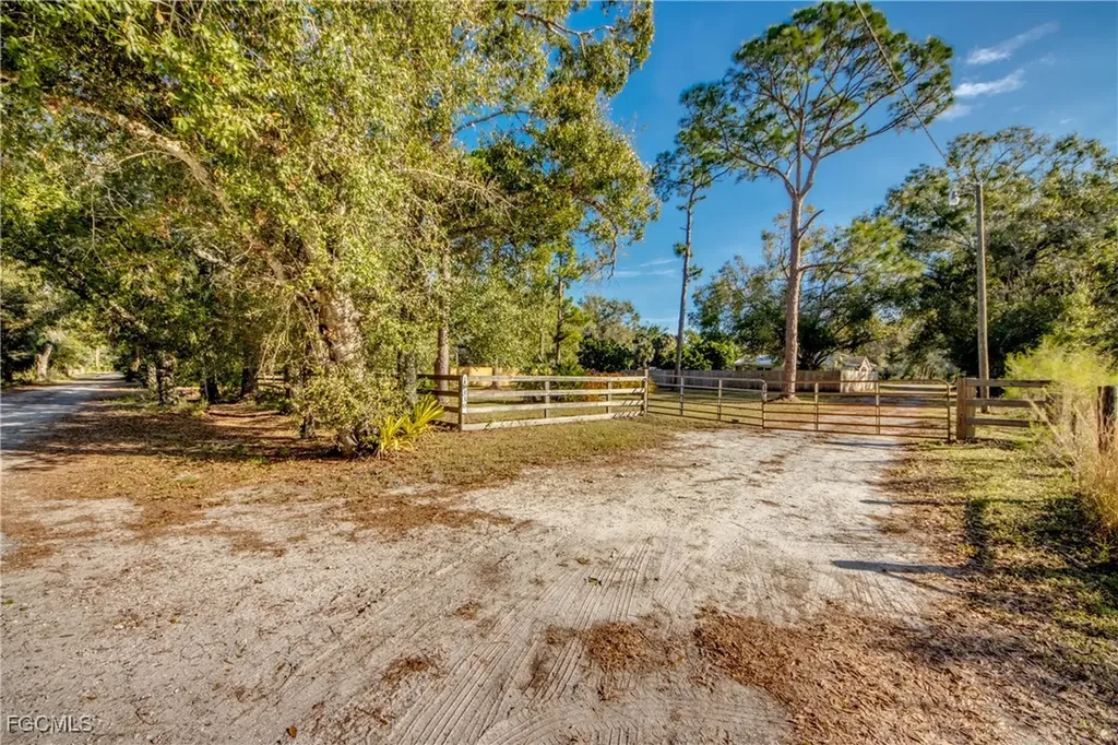 19330 Meredith Road North Fort Myers FL 33917