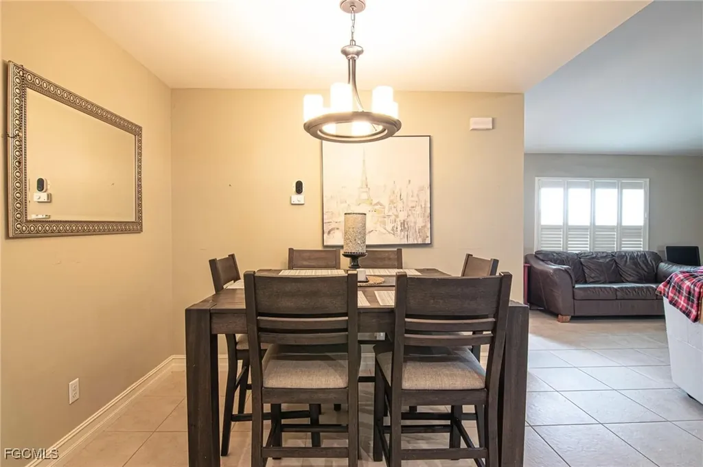 723 SE 9th Avenue Cape Coral FL 33990