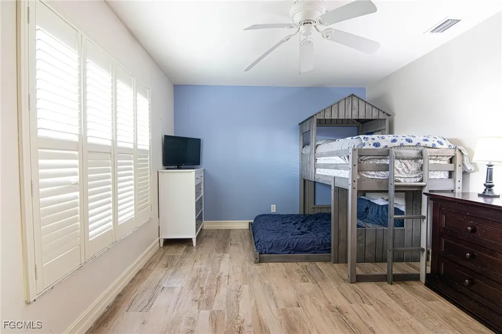 723 SE 9th Avenue Cape Coral FL 33990