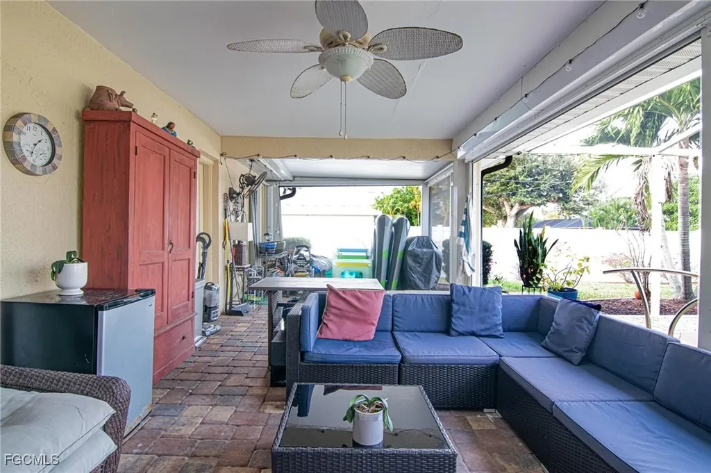 723 SE 9th Avenue Cape Coral FL 33990