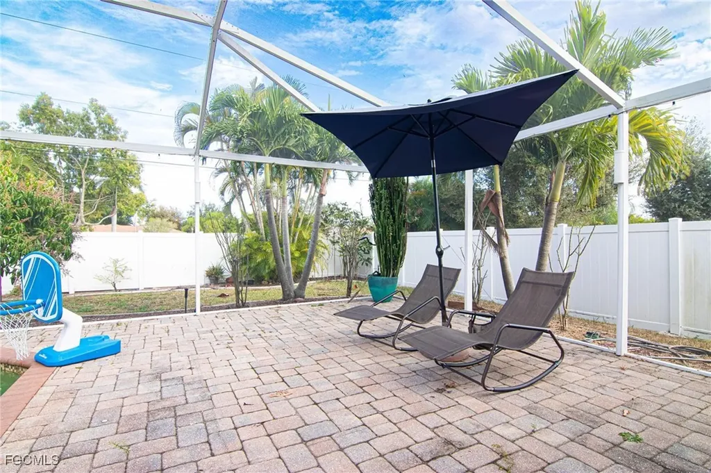 723 SE 9th Avenue Cape Coral FL 33990