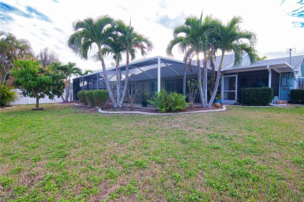 723 SE 9th Avenue Cape Coral FL 33990