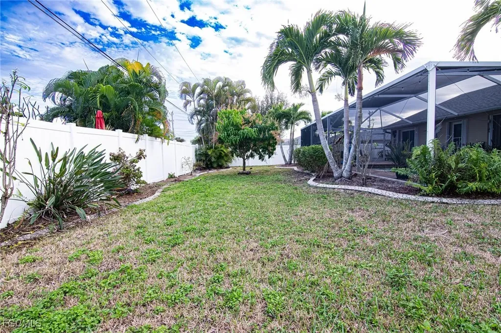 723 SE 9th Avenue Cape Coral FL 33990
