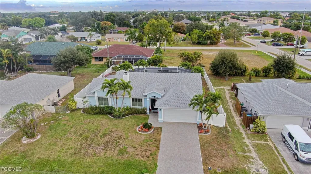 723 SE 9th Avenue Cape Coral FL 33990
