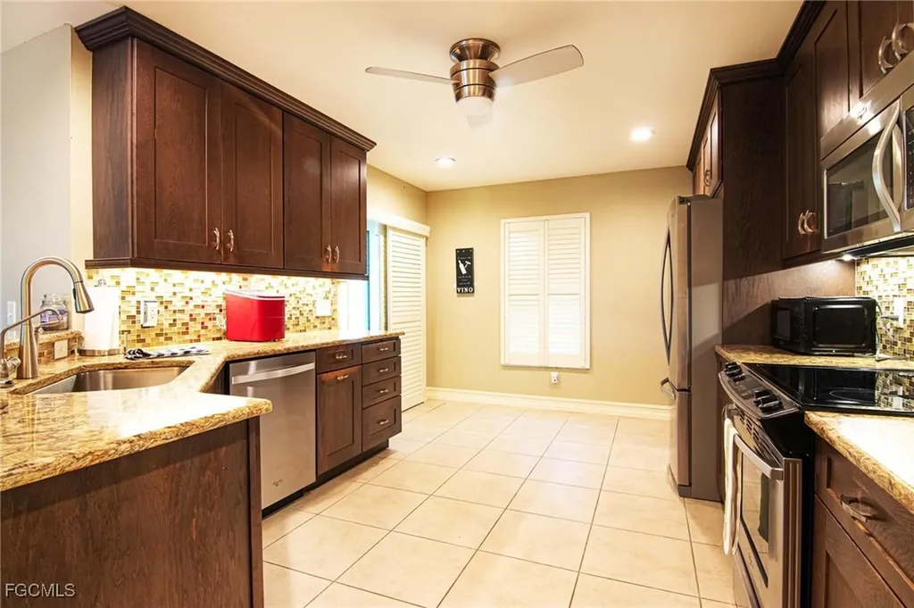 723 SE 9th Avenue Cape Coral FL 33990
