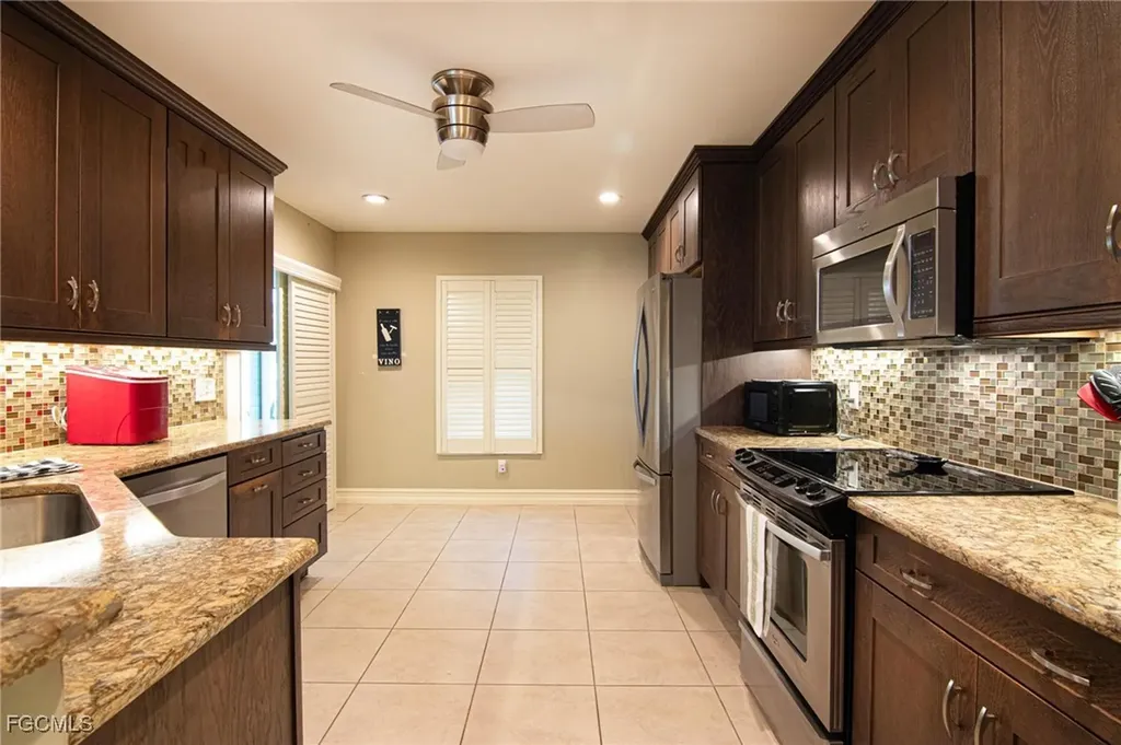 723 SE 9th Avenue Cape Coral FL 33990