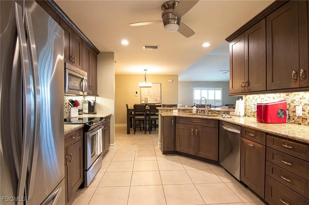 723 SE 9th Avenue Cape Coral FL 33990