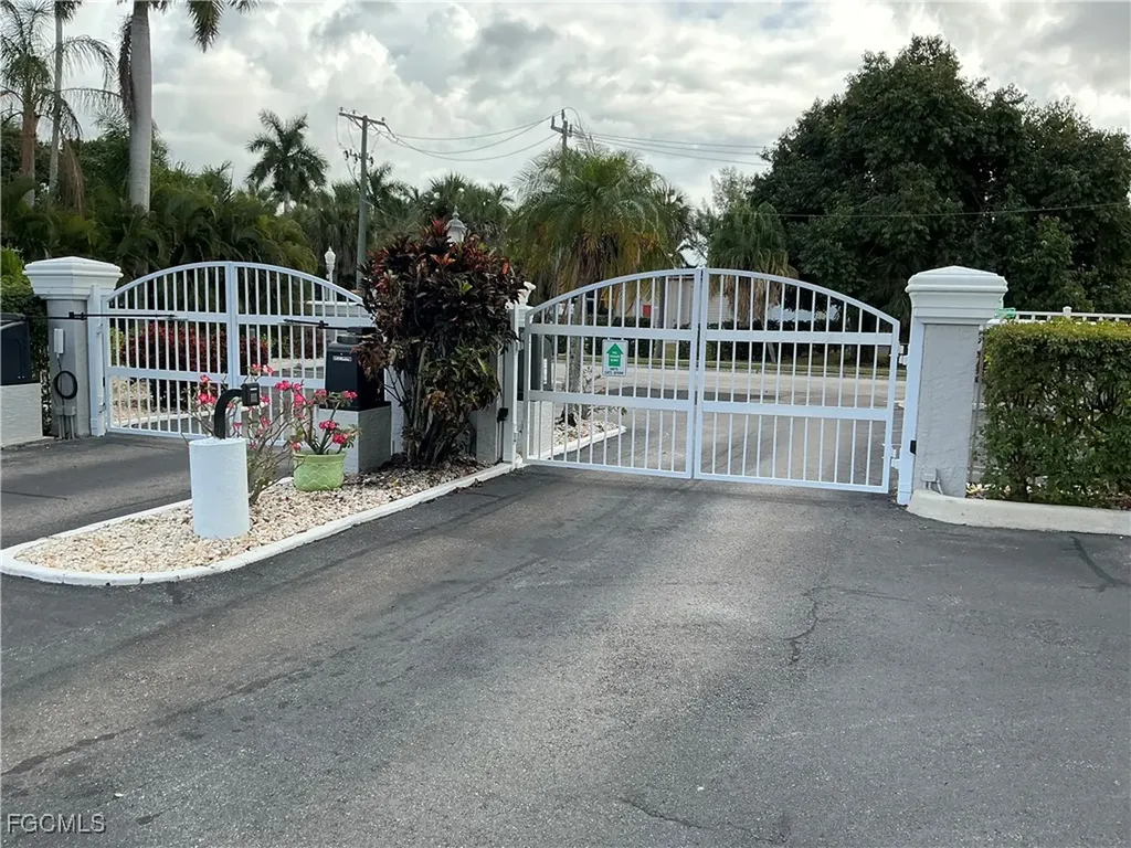2885 Palm Beach Boulevard Fort Myers FL 33916
