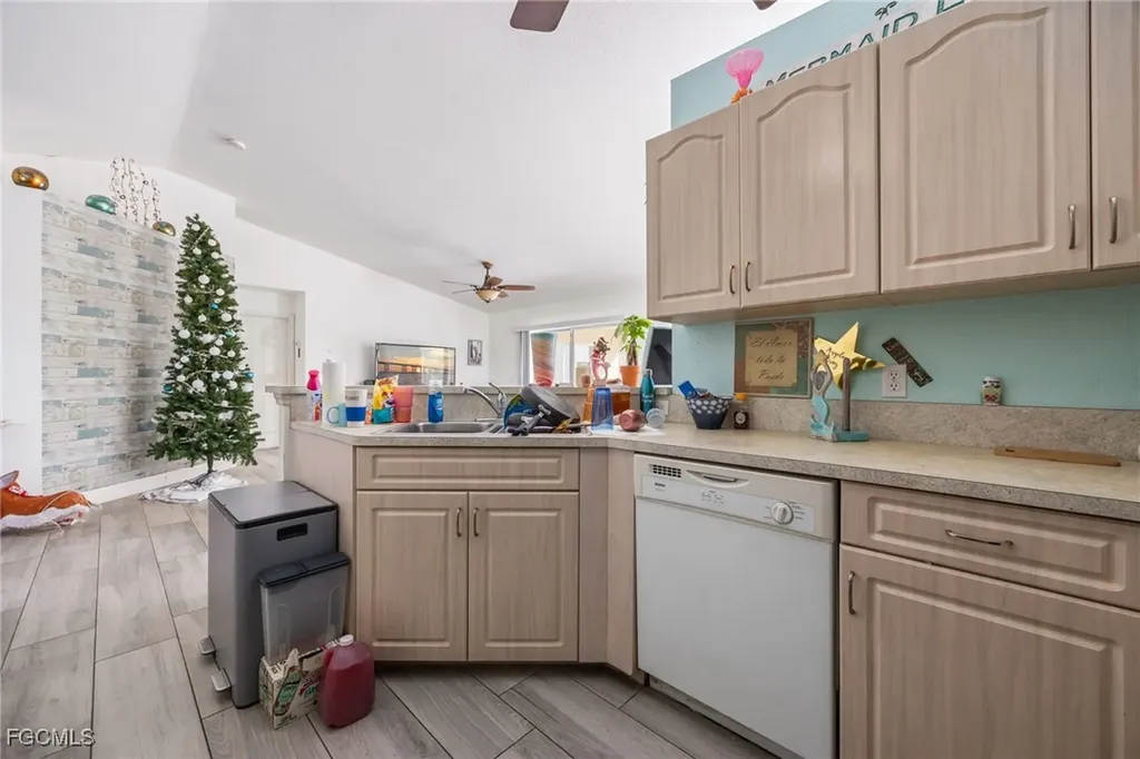 2022 NW 9th Terrace Cape Coral FL 33993