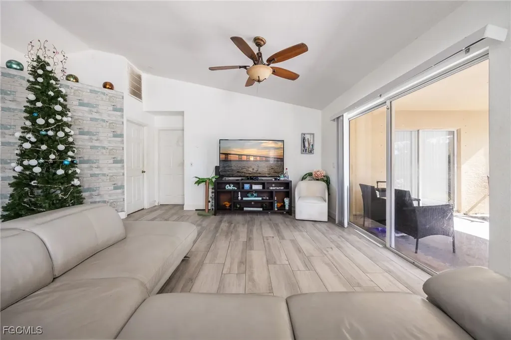 2022 NW 9th Terrace Cape Coral FL 33993