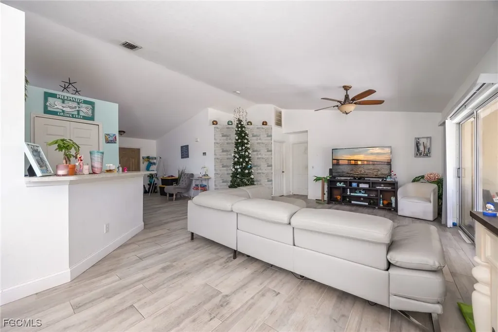 2022 NW 9th Terrace Cape Coral FL 33993