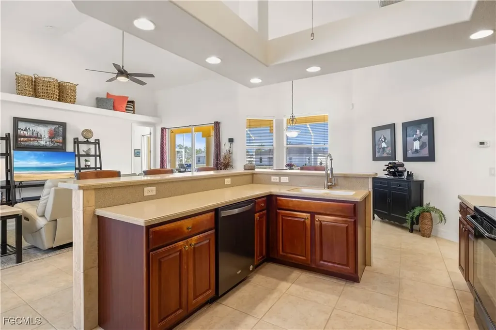 2905 NW 22nd Place Cape Coral FL 33993