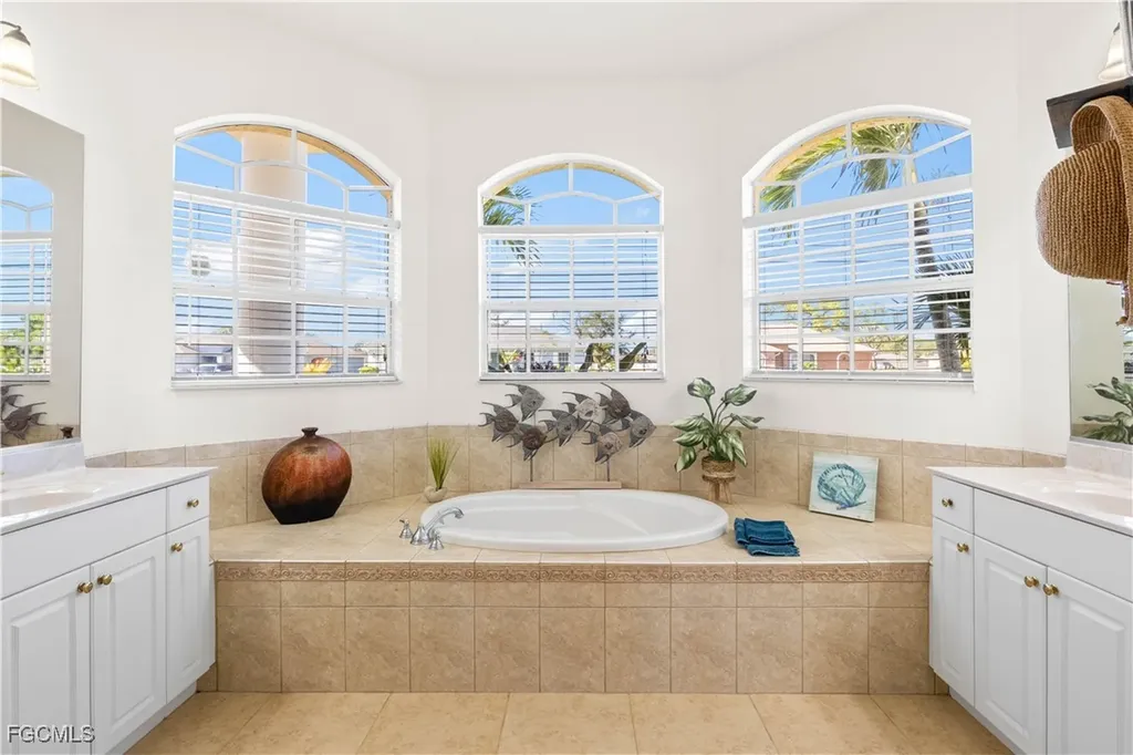 2905 NW 22nd Place Cape Coral FL 33993