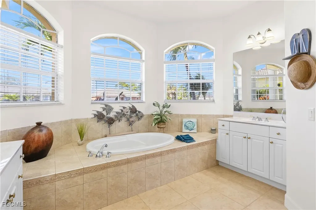 2905 NW 22nd Place Cape Coral FL 33993