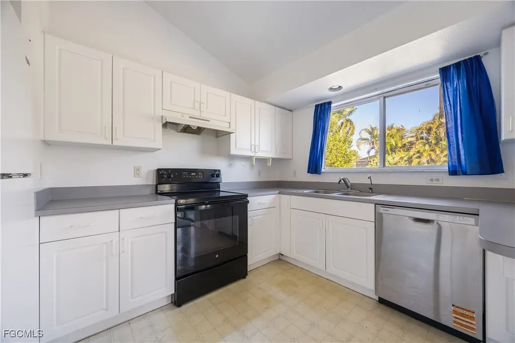 2017 NE 24th Terrace Cape Coral FL 33909