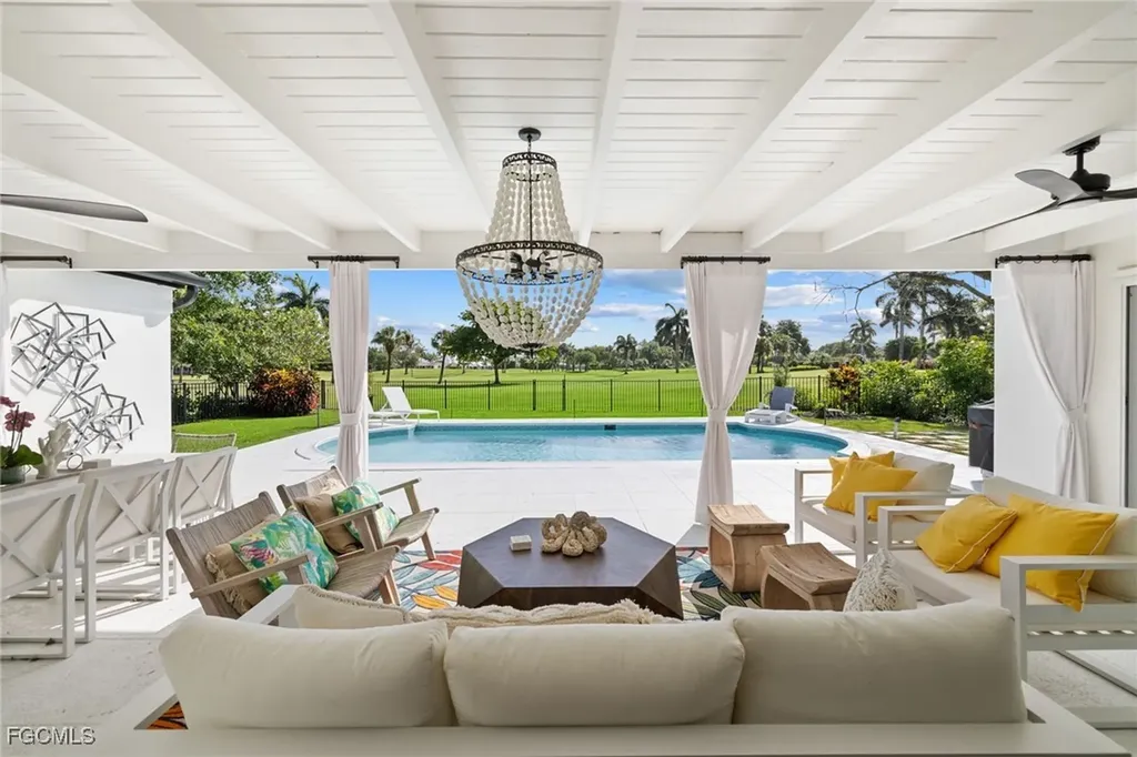 2728 Crayton Road Naples FL 34103