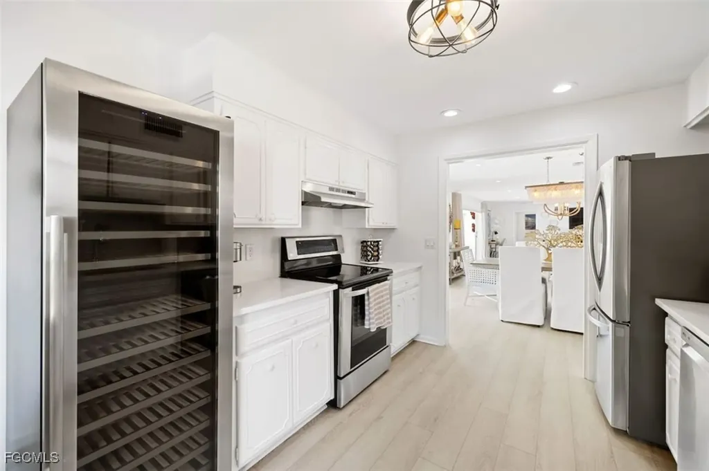 2728 Crayton Road Naples FL 34103