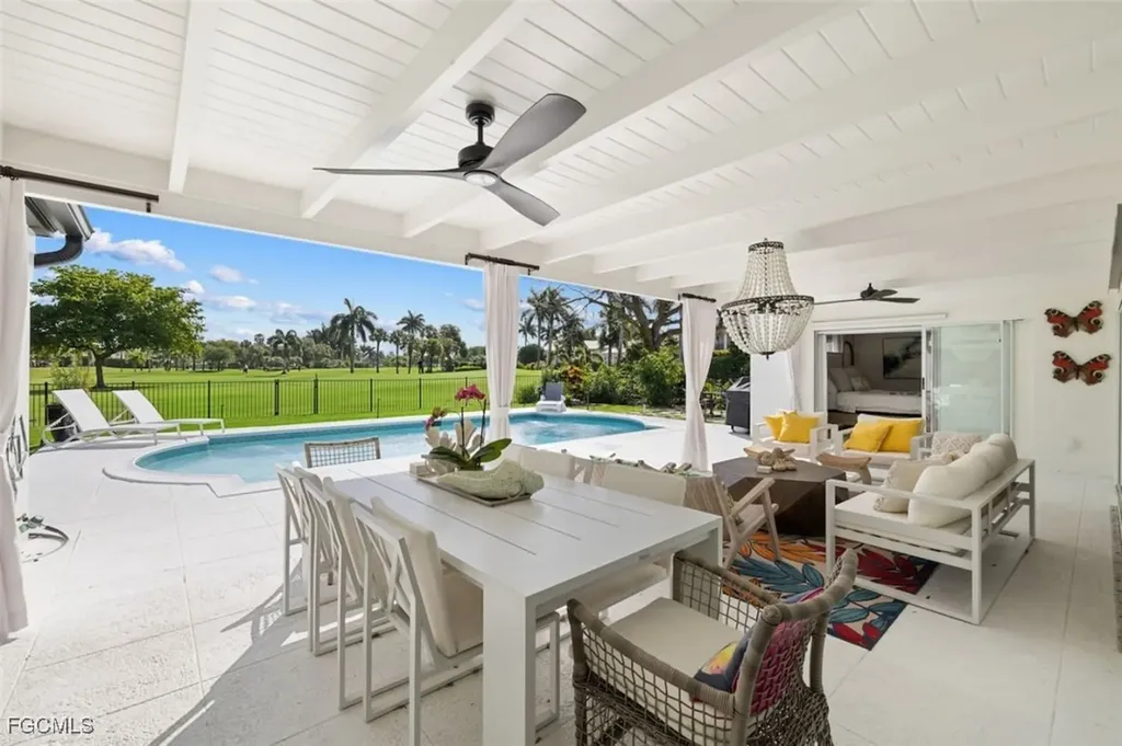 2728 Crayton Road Naples FL 34103