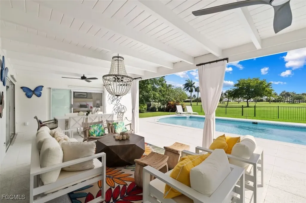 2728 Crayton Road Naples FL 34103