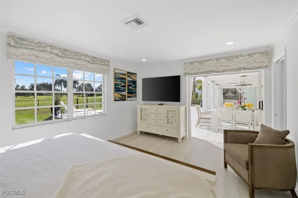 2728 Crayton Road Naples FL 34103