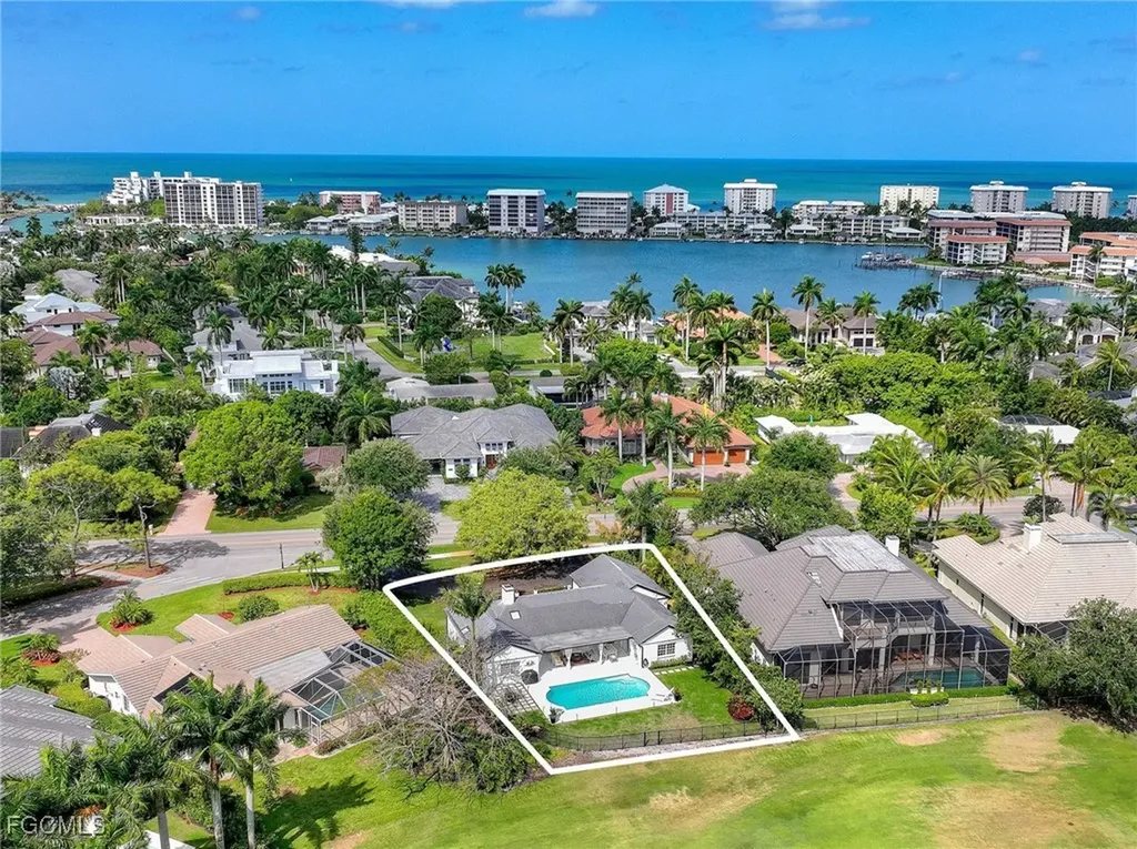 2728 Crayton Road Naples FL 34103