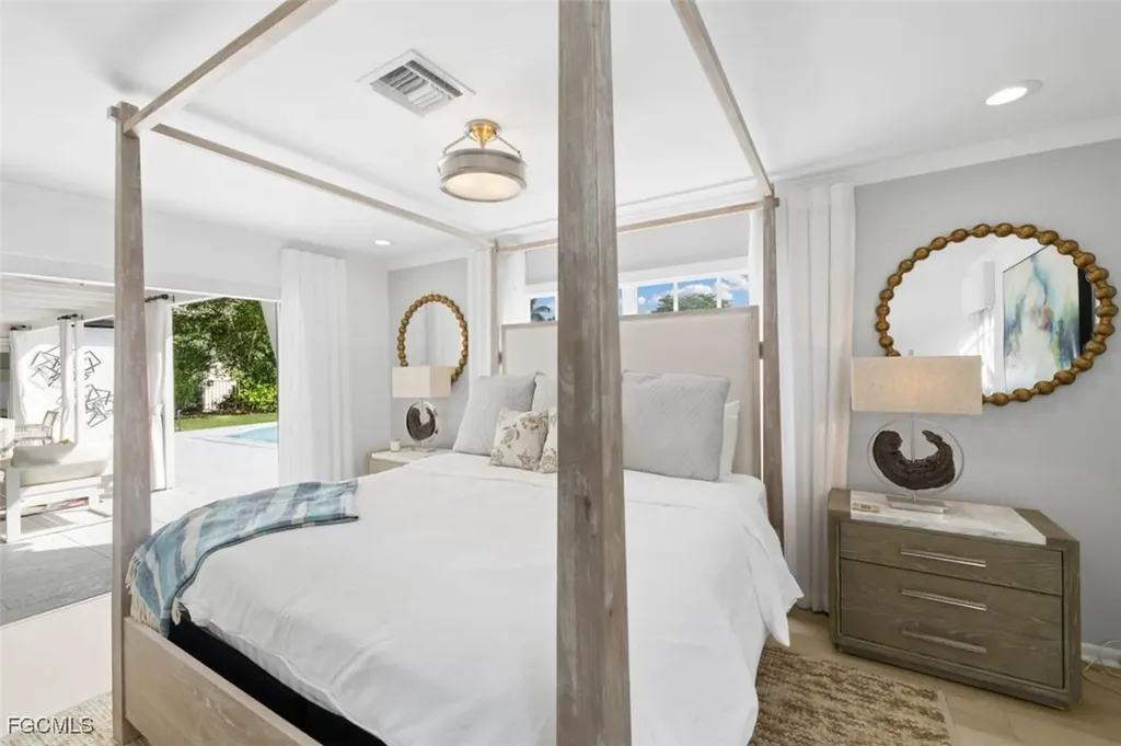 2728 Crayton Road Naples FL 34103