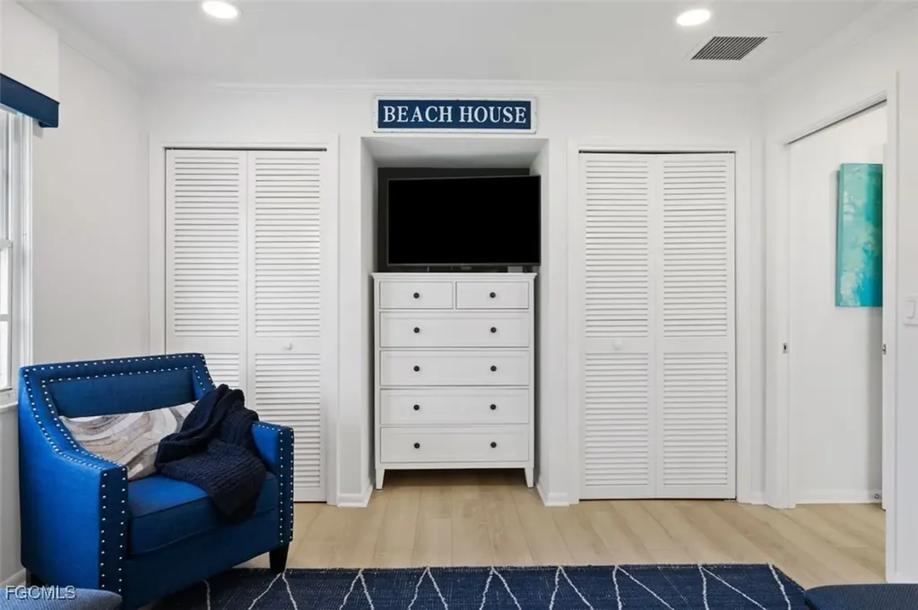2728 Crayton Road Naples FL 34103