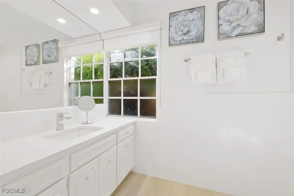 2728 Crayton Road Naples FL 34103