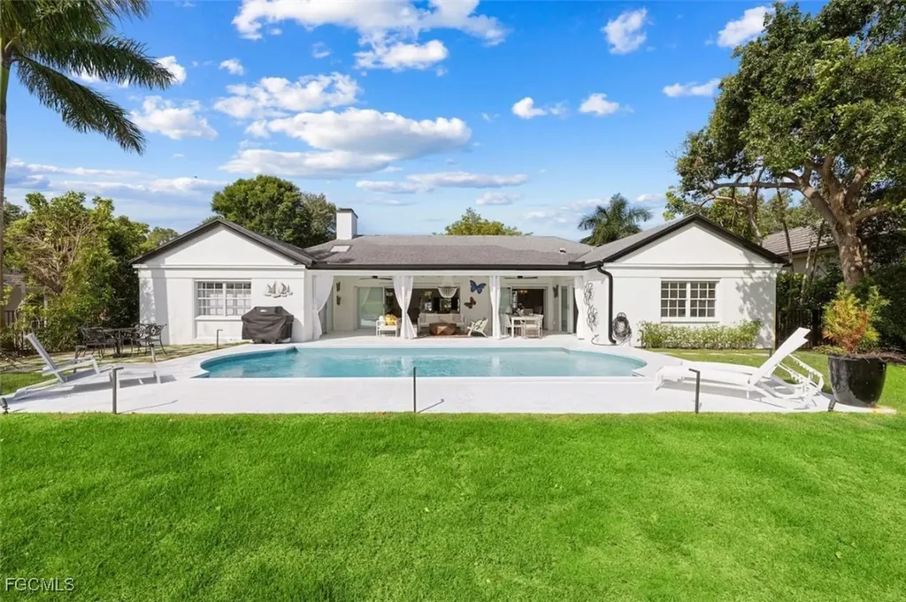 2728 Crayton Road Naples FL 34103