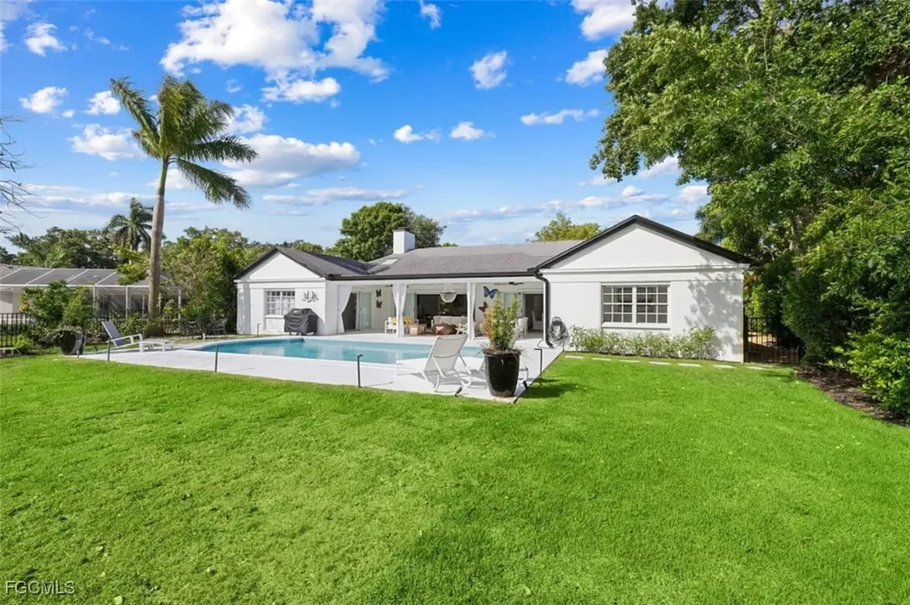 2728 Crayton Road Naples FL 34103