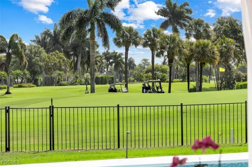 2728 Crayton Road Naples FL 34103