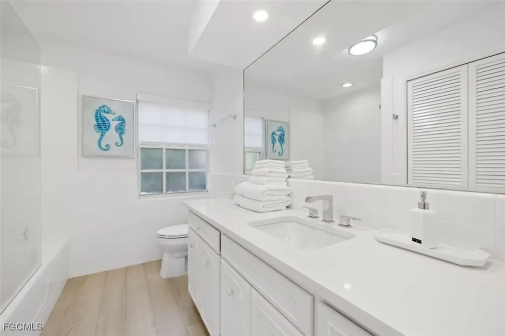 2728 Crayton Road Naples FL 34103