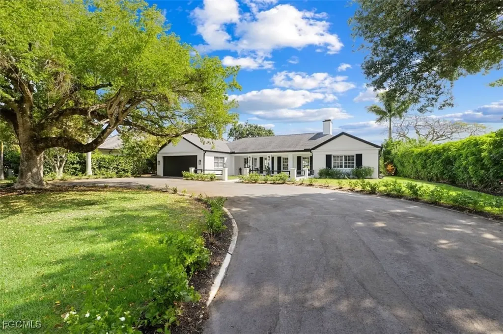 2728 Crayton Road Naples FL 34103