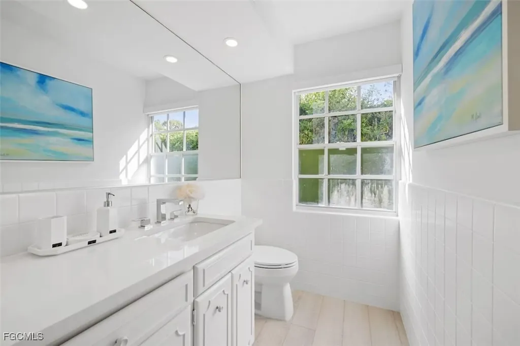2728 Crayton Road Naples FL 34103