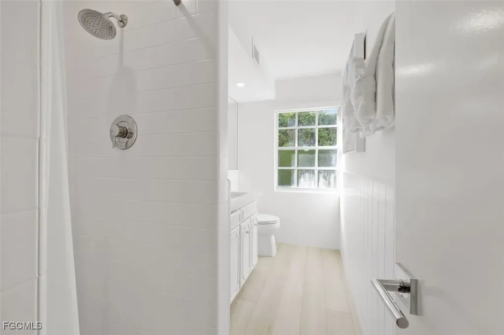 2728 Crayton Road Naples FL 34103