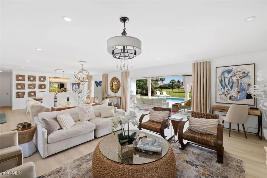 2728 Crayton Road Naples FL 34103