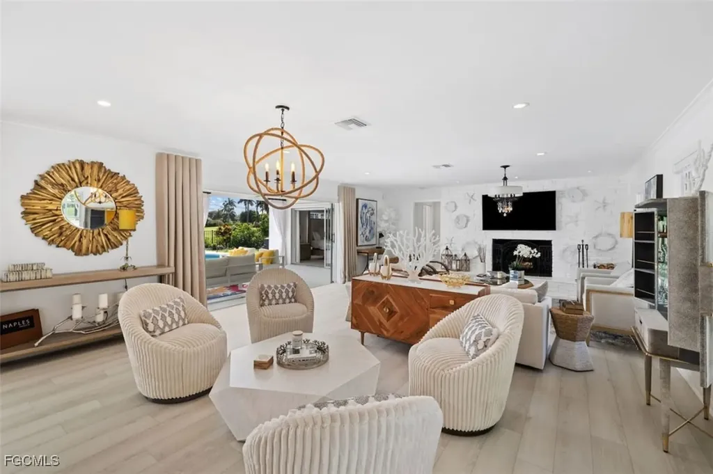 2728 Crayton Road Naples FL 34103